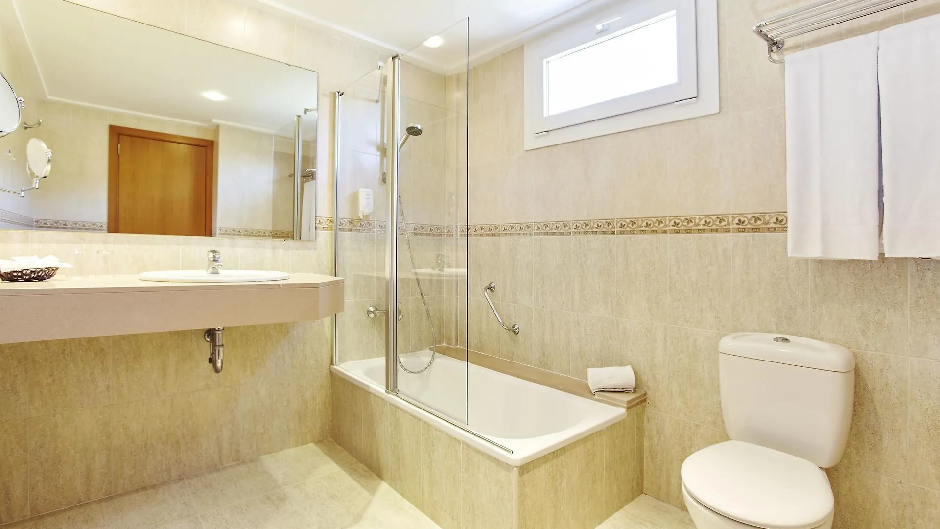 Universal Hotel Castell Royal Canyamel 4*,